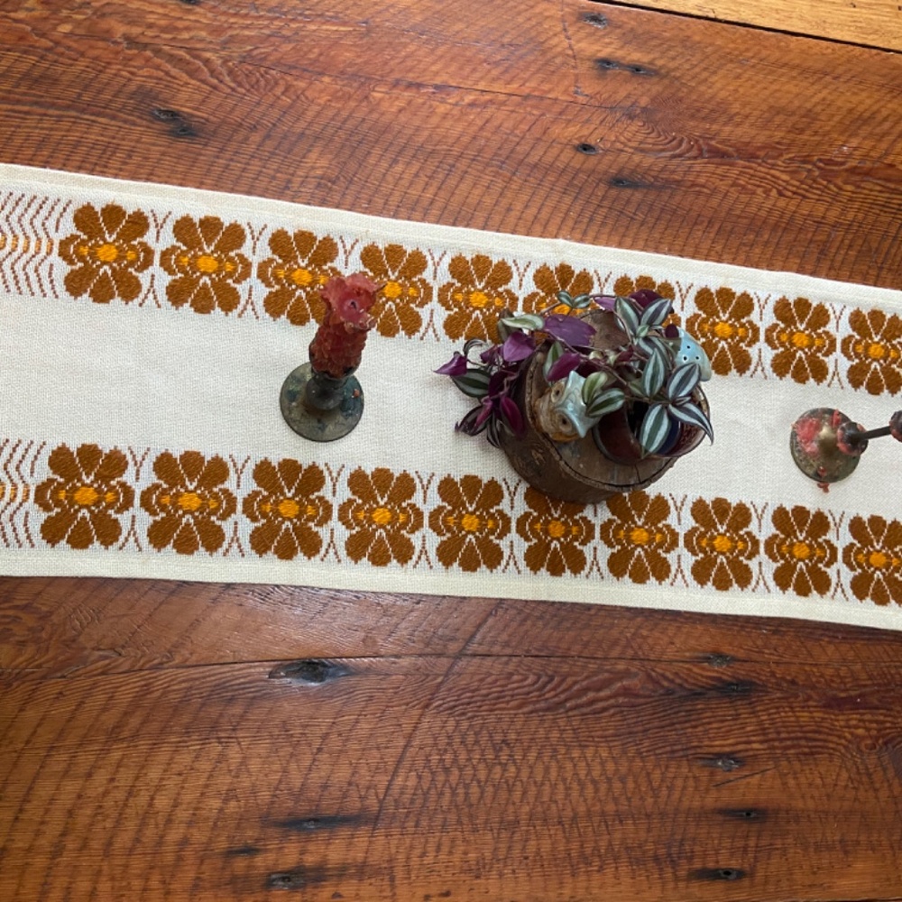 Vintage 70s table runner